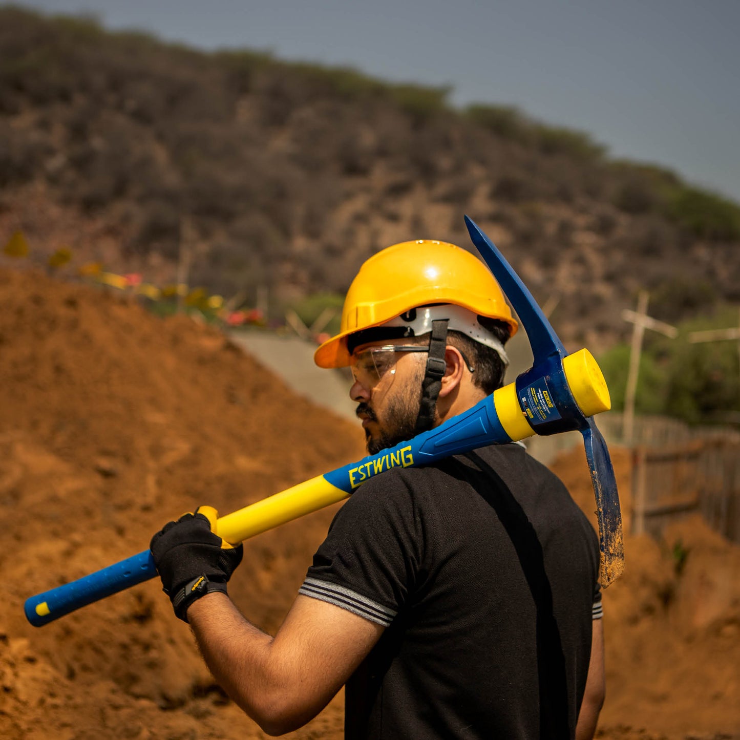 2.5 lb Pick 36" Mattock Fiberglass Handle