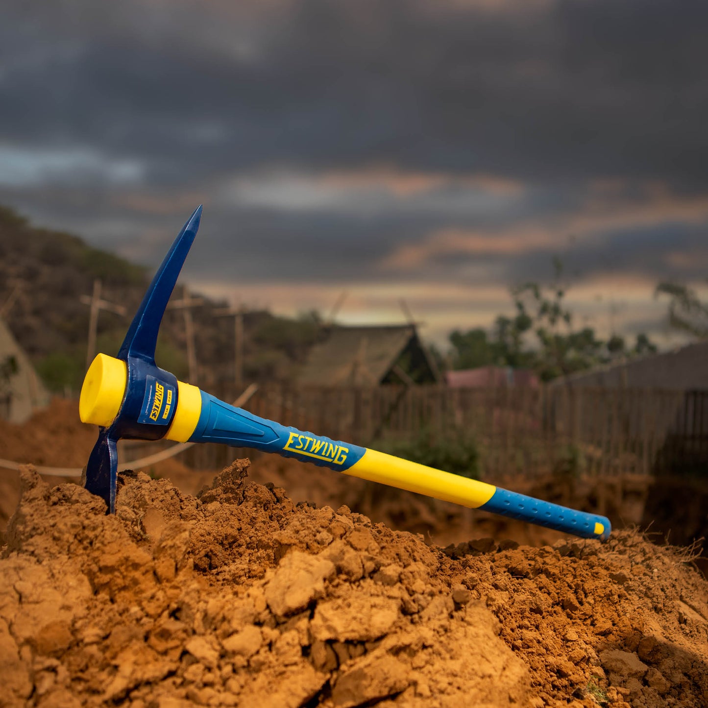 2.5 lb Pick 36" Mattock Fiberglass Handle