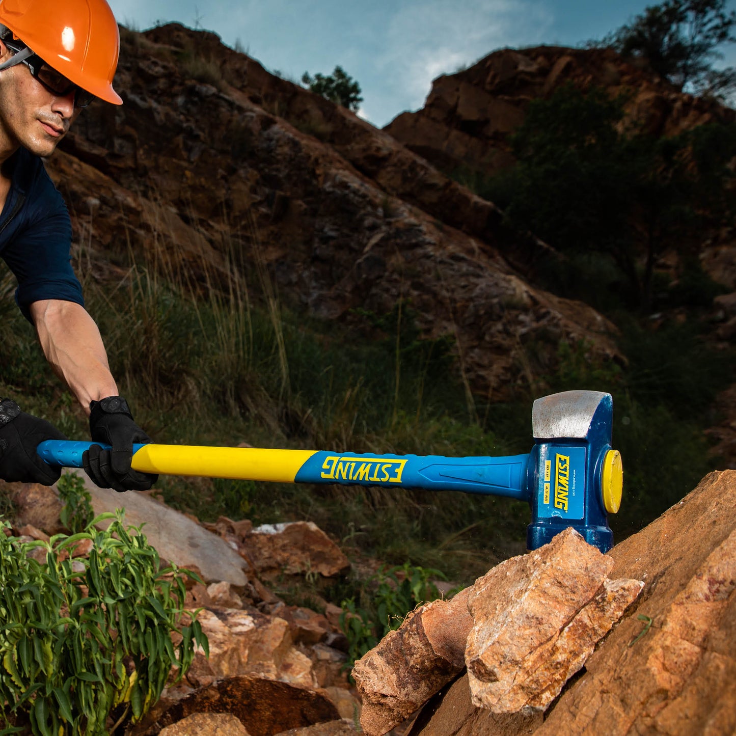 10 lbs Demolition Hammer with 36" Fiberglass Handle